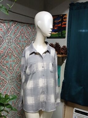 32 Degrees Gray Plaid Long-Sleeve Button-Up Shirt, Size XL 14-16 (Estimated)